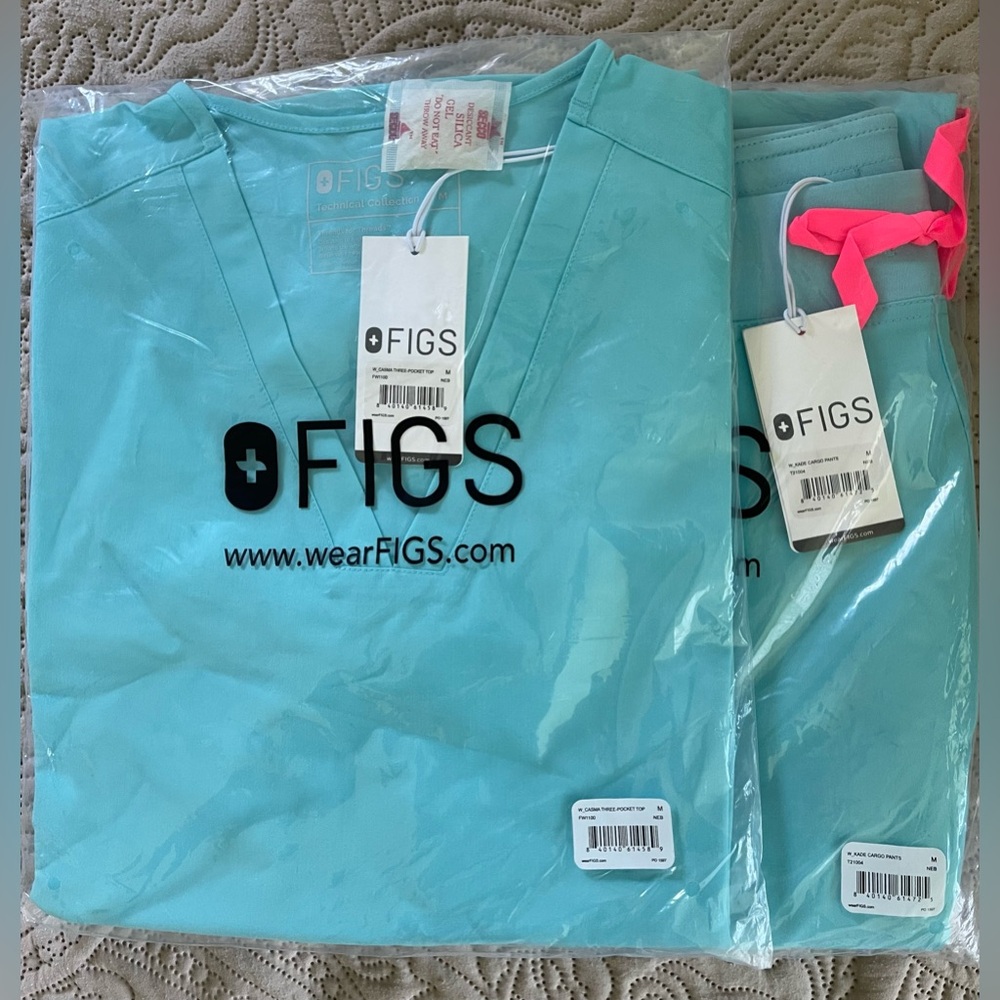 Set-FIGS Neon Blue Women's Scrub Set - Top & Cargo Pants - Picture 3 of 8